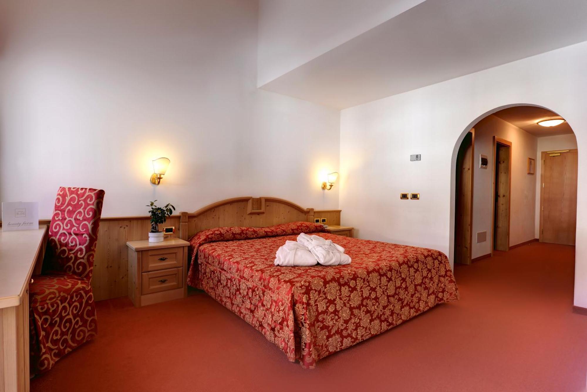Hotel La Perla Canazei Esterno foto