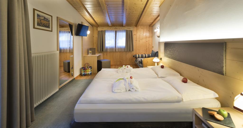Hotel La Perla Canazei Esterno foto