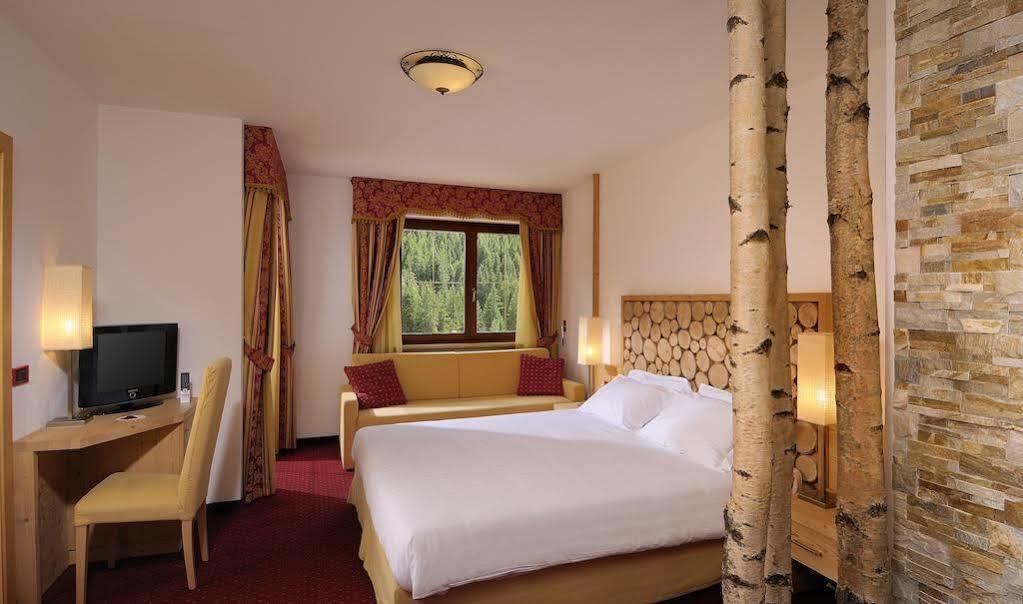 Hotel La Perla Canazei Esterno foto