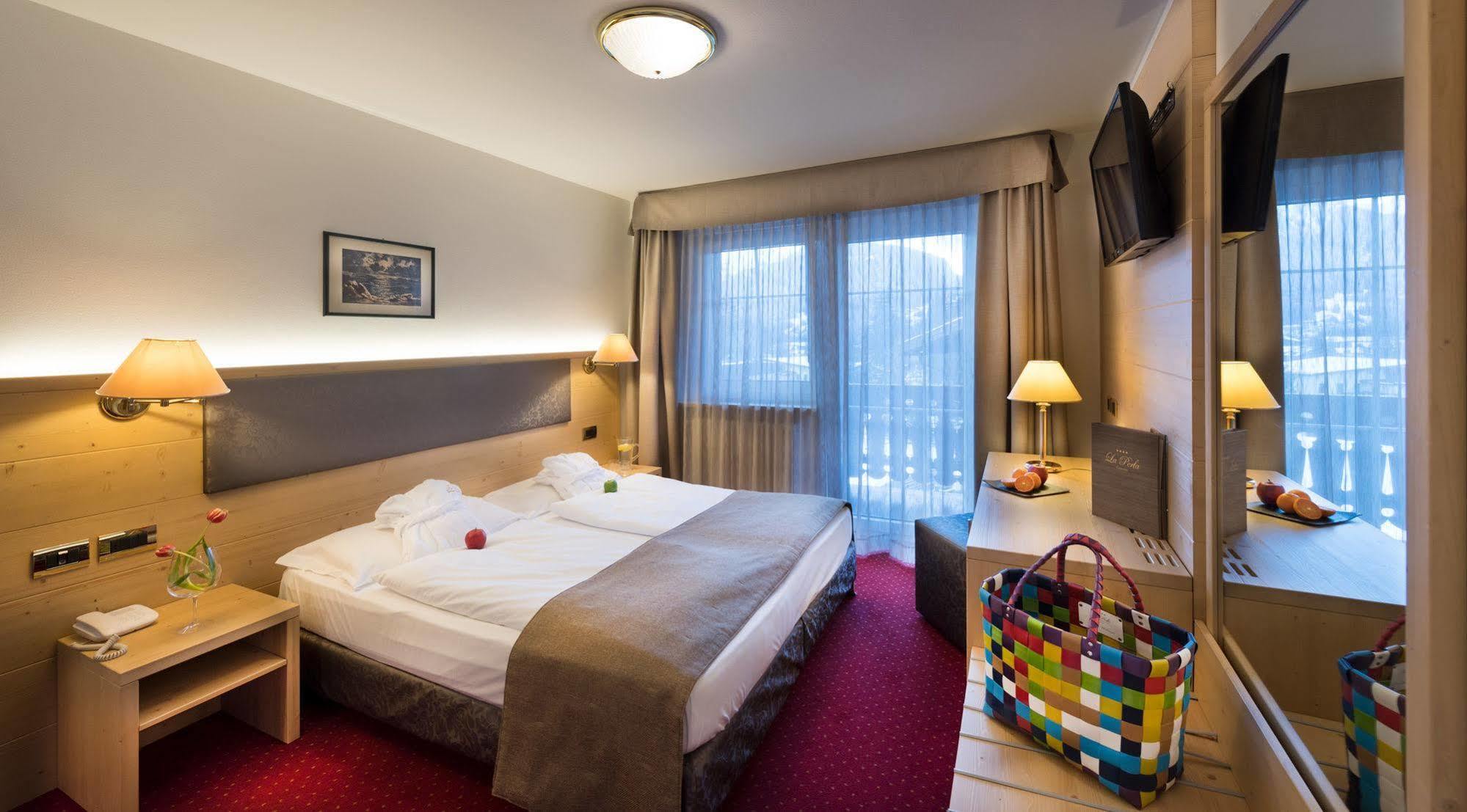 Hotel La Perla Canazei Esterno foto